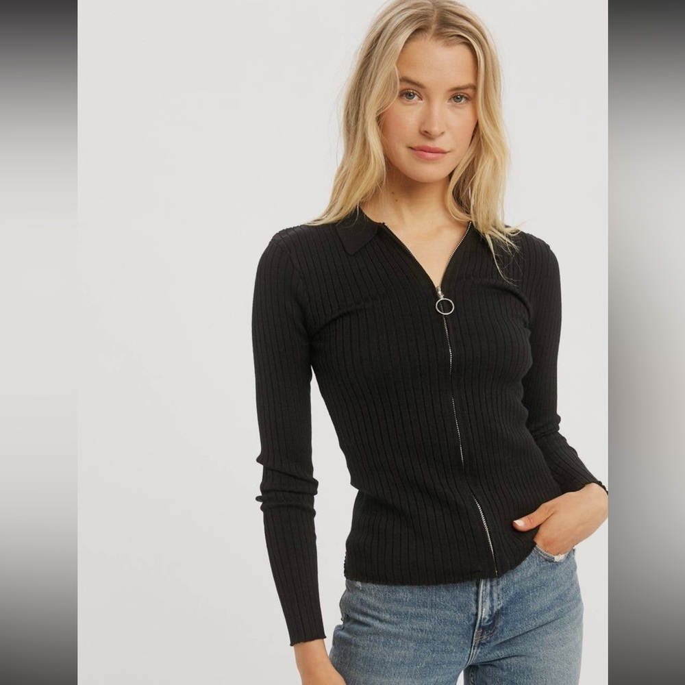 🆕Sweater Ribbed Fitted Collar Zip Up Black S, M & L Available - Picture 1 of 6